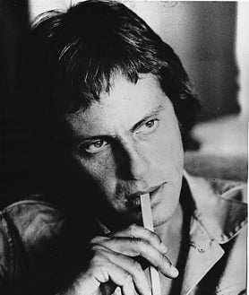 Imagen secundaria 2 - Juan Carlos Calderón, El Dúo Dinámico y Mari Trini. Debajo, el artista fotografiado en 1975 en el sofá y en 1970