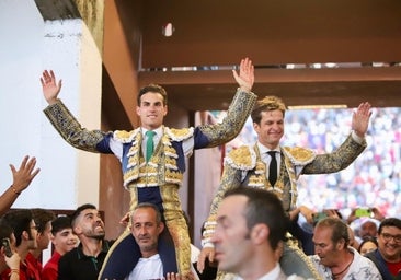 Y el discípulo Fernando Adrián replicó al maestro Juli con indulto incluido