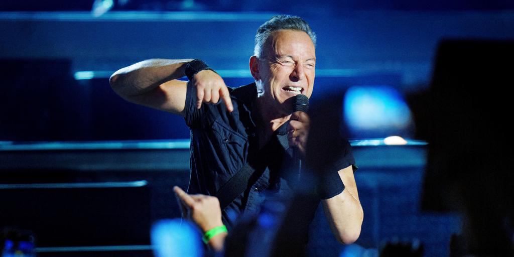 Bruce Springsteen postpones his September concerts due to a gastric ulcer