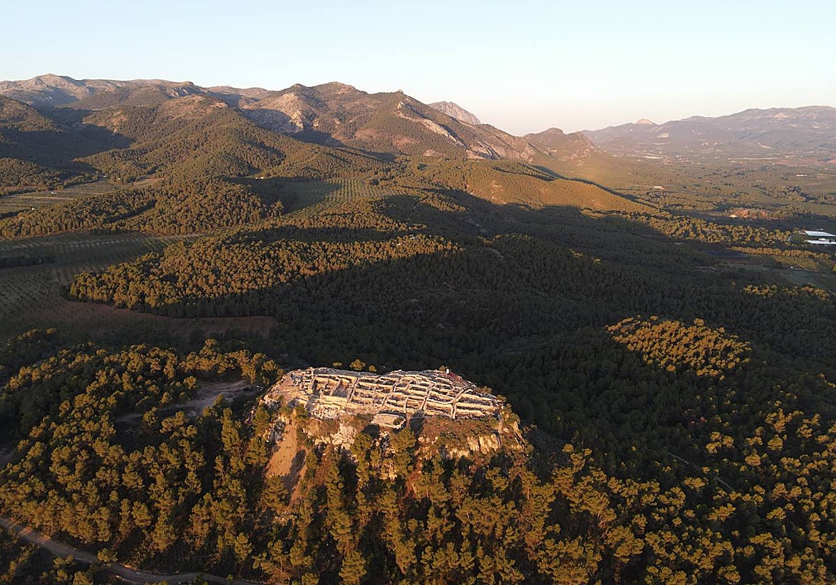 La ciudad argárica de La Almoloya, en Pliego (Murcia)