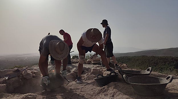 Excavando en La Almoloya