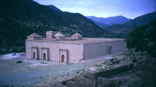 Imagen antes - Una de las fachadas de la Mezquita de Tinmal antes y después del terremoto