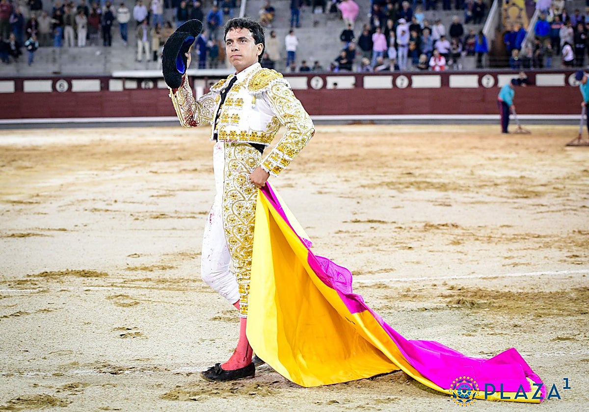 Juan de Castilla da una vuelta al ruedo tras petición