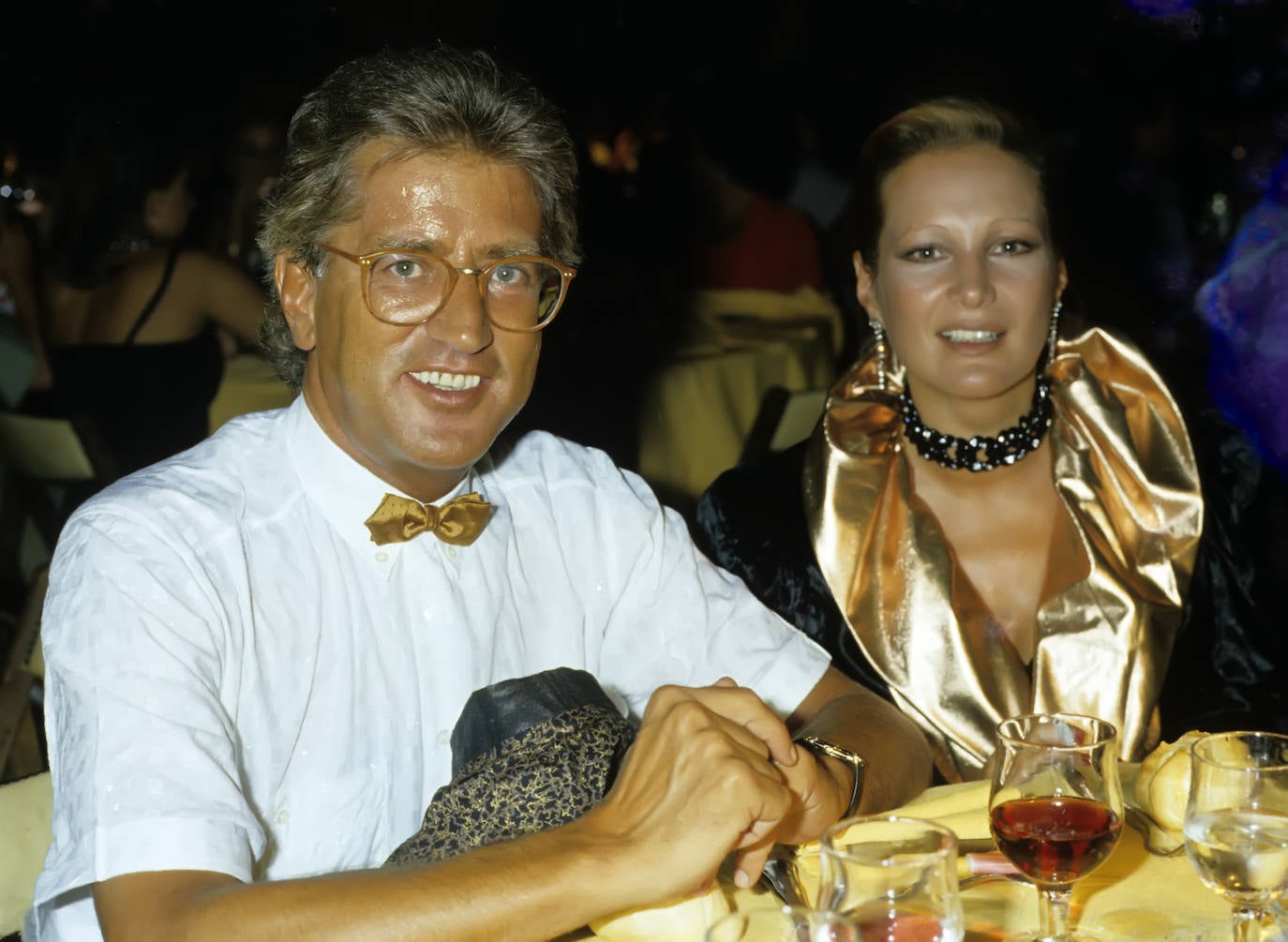 El presentador deportivo junto a su esposa, María Teresa Vega