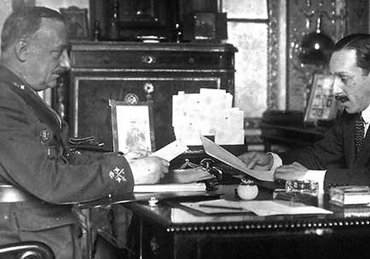 Alfonso XIII (a la derecha) con el general Primo de Rivera