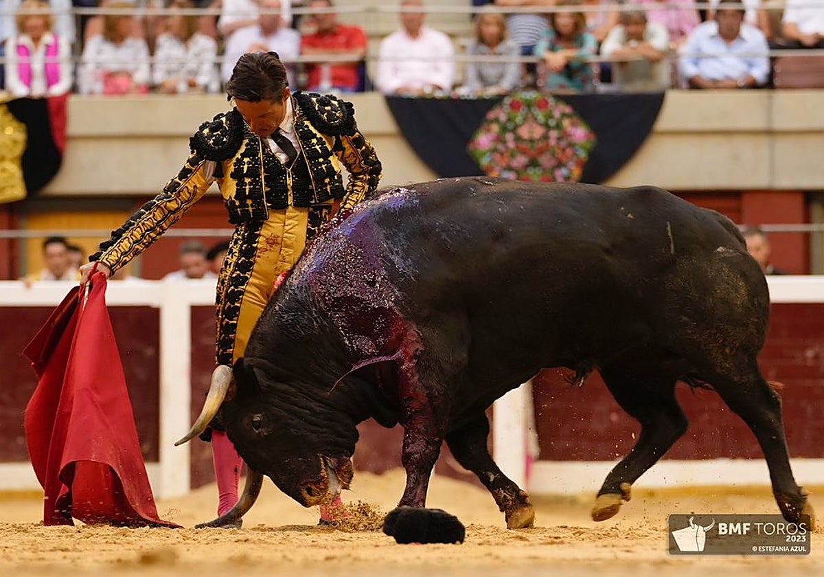 El riojano con el excelente cuarto, al que cuajó y cortó las dos orejas