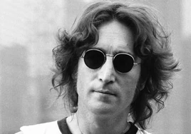 Terremoto en la Beatlemanía: un disco inédito de John Lennon sale a subasta