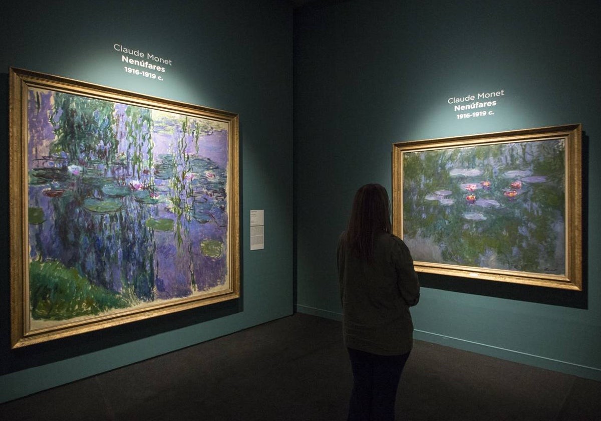 Dos de los célebres cuadros de su serie 'Nenúfares', pintados por Monet en el jardín de su casa en Giverny
