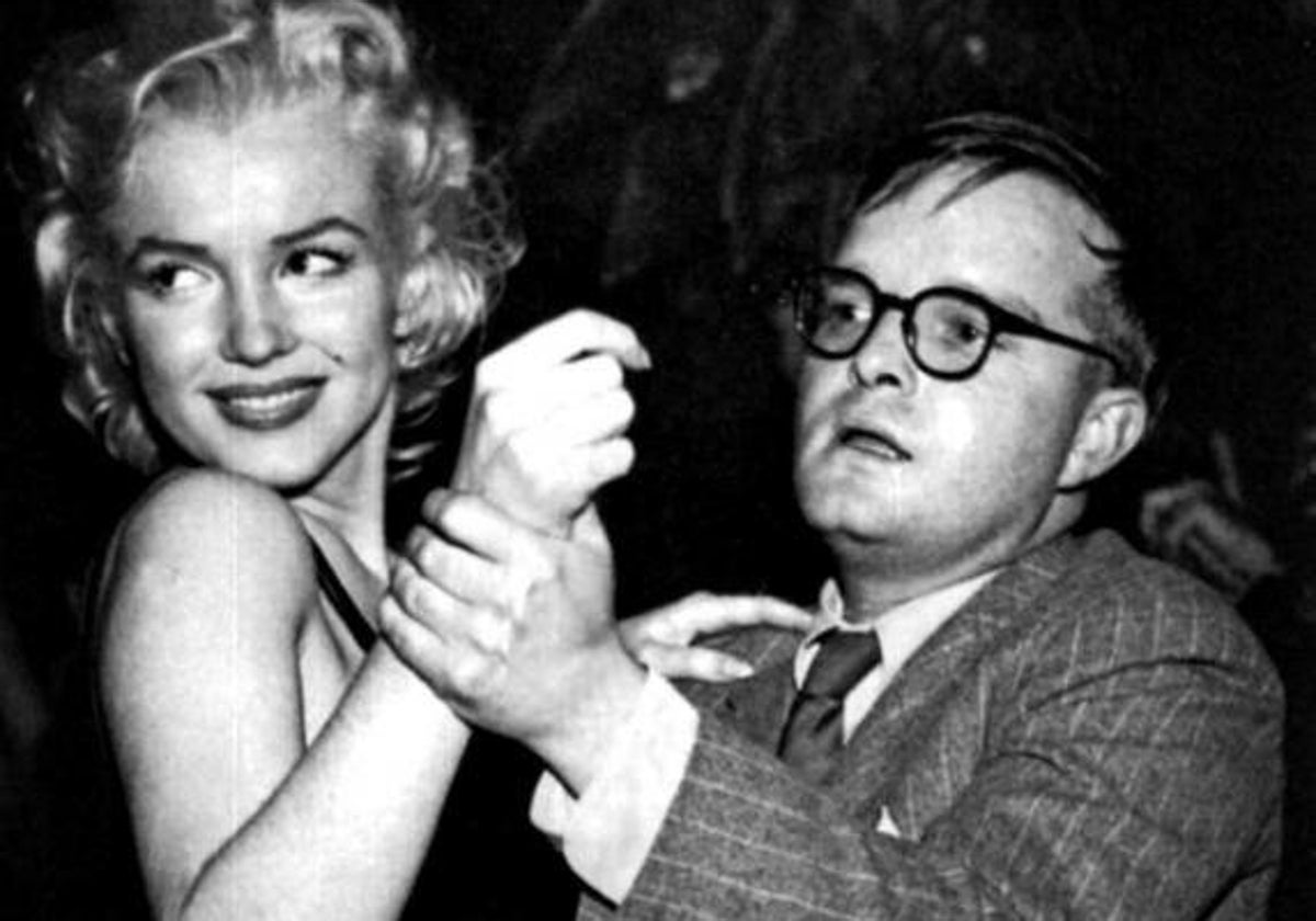 Truman Capote bailando con Marilyn Monroe