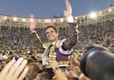 El Juli se despide de Madrid por la Puerta Grande: «Maestro, gracias por hacernos soñar»
