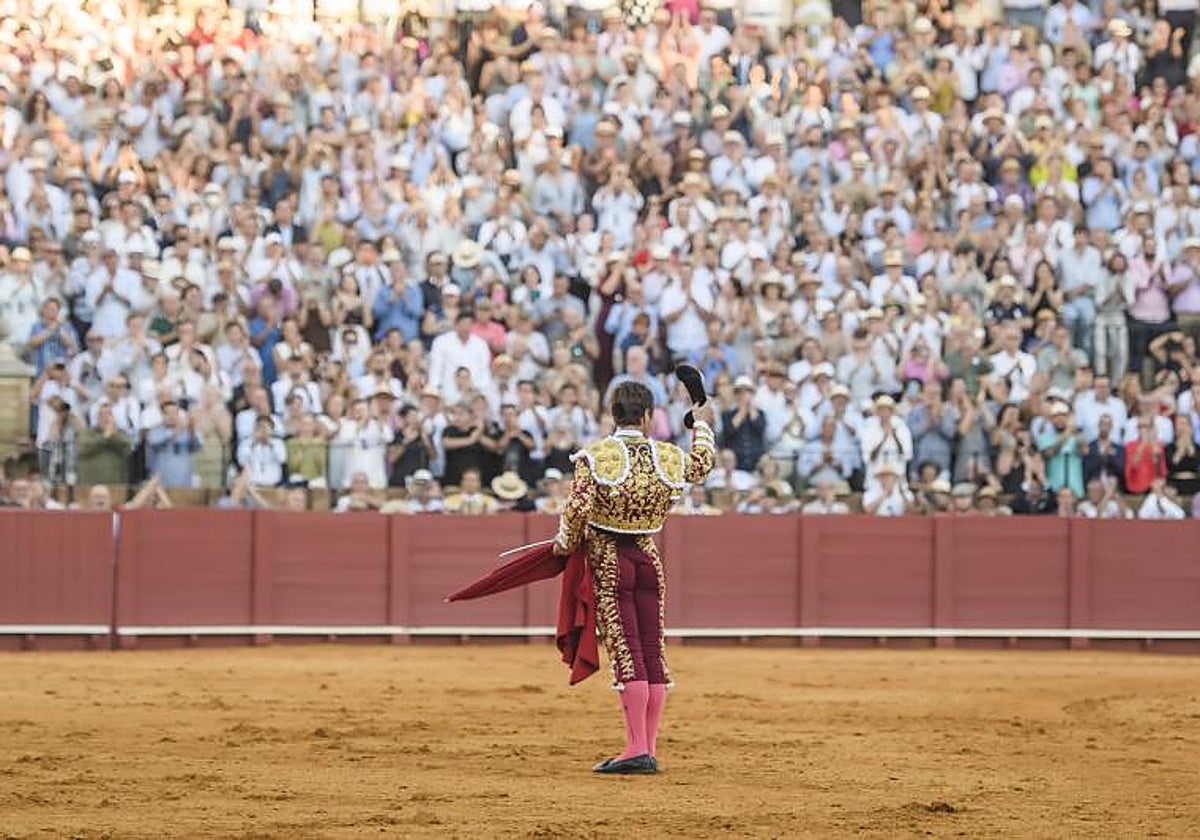 El brindis de El Juli a Sevilla, la plaza a la que ha rendido más que nadie
