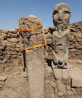 Imagen secundaria 2 - Hallan en Turquía la estatua pintada más antigua y una realista escultura humana de hace más de 11.000 años