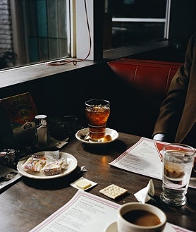 Imagen secundaria 2 - Arriba, 'Sin título', obra de la serie 'Los Álamos'. Sobre estas líneas, otra imagen de ese conjunto y 'Sin título', de la serie 'Las afueras'