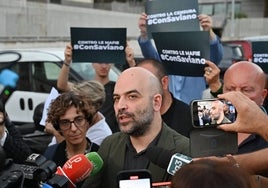 Multa simbólica de 1.000 euros al escritor Roberto Saviano por llamar «bastarda» a Meloni