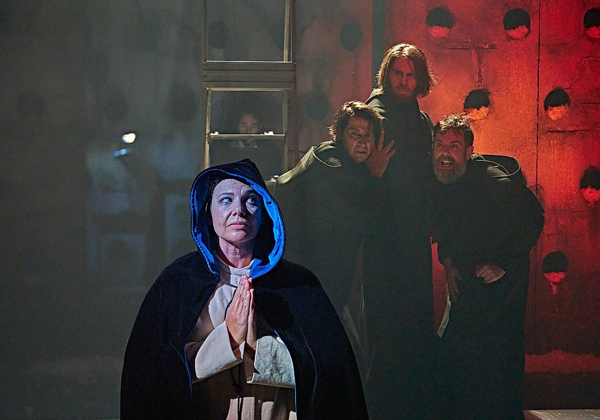 Lidia Otón y, detrás, Clemente García, Marco Toro y Roberto Mori, en 'Vuelan palomas'