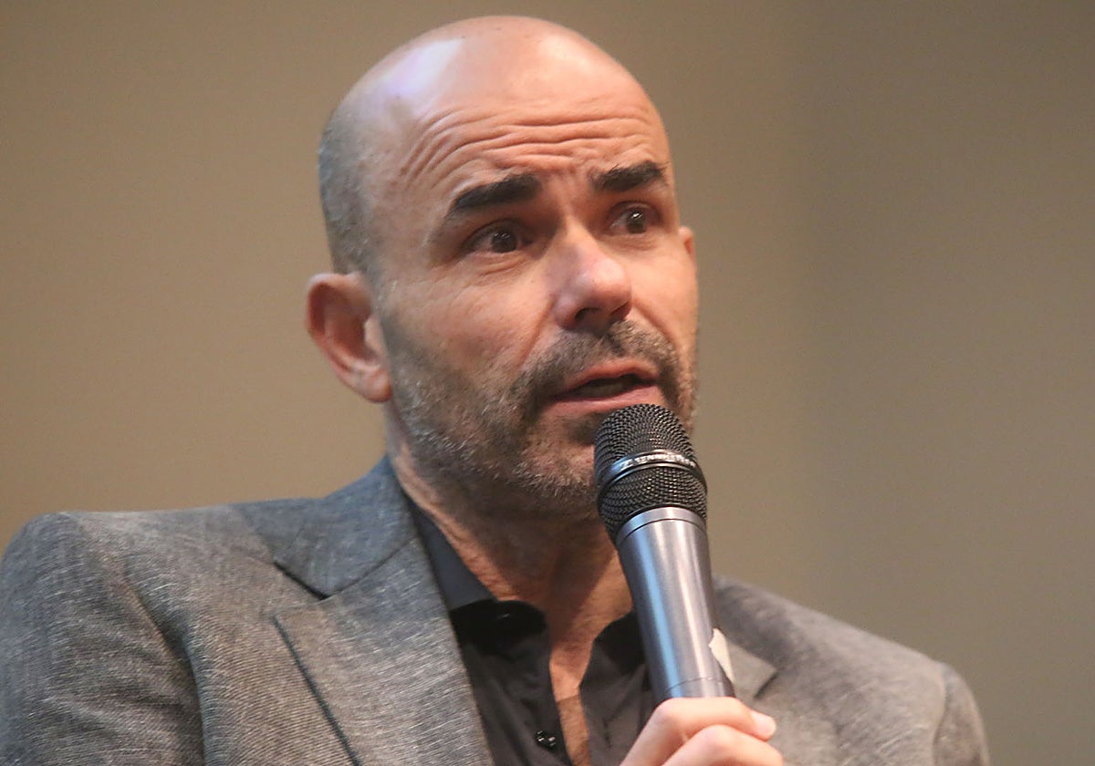 Sacheri es autor de 'La pregunta de sus ojos' que Campanella llevó al cine  bajo el título de 'El secreto de sus ojos'