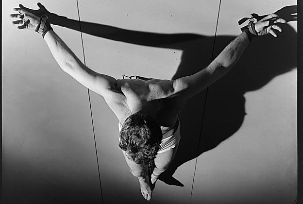 Imagen después - Boceto y fotografía para el 'Cristo' de Dalí