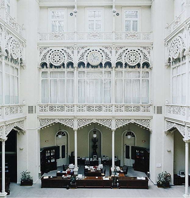 Candida Höfer. Banco de España Madrid V', 2000', 2000