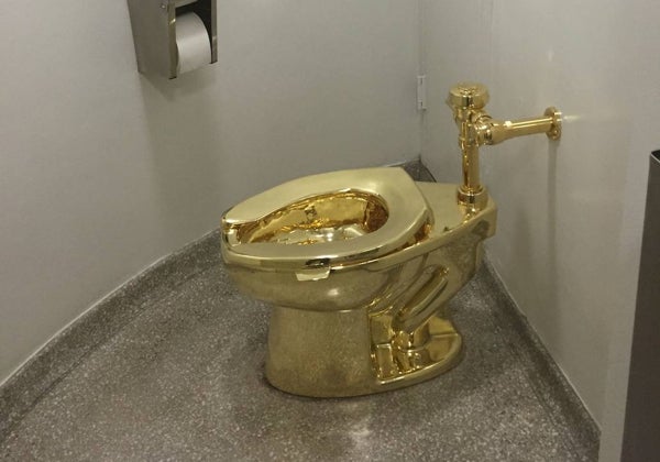 Acusan a cuatro hombres del millonario robo de un retrete de oro en un palacio inglés