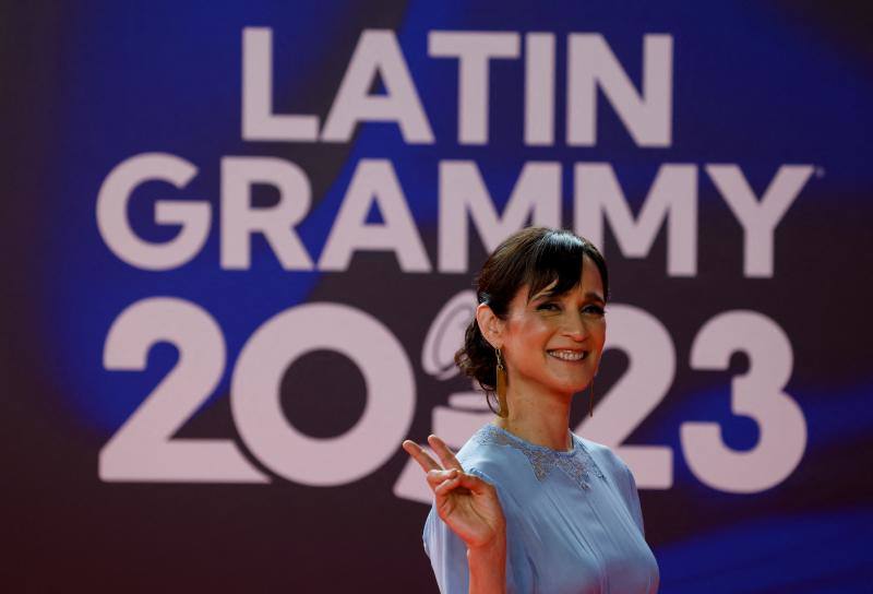 Julieta Venegas posa en la alfombra roja