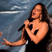 Rosalía le lanza un 'dardo' a Rauw Alejandro versionando a Rocío Jurado