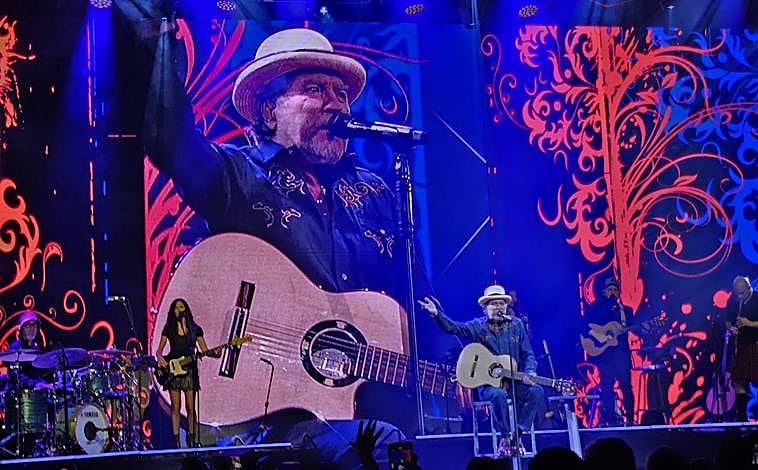 Imagen principal - Joaquín Sabina, en su concierto en el Madison Square Garden de Nueva York