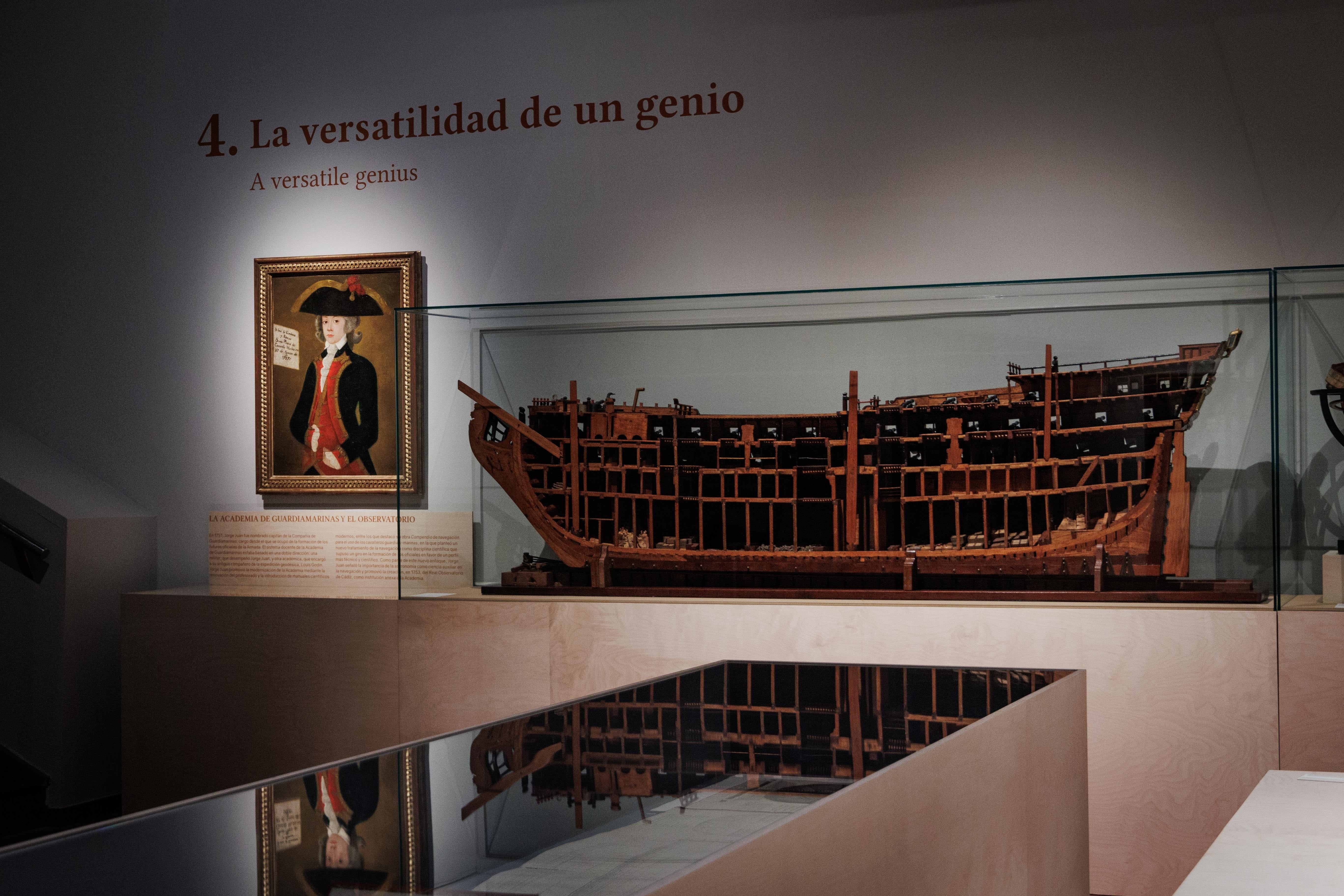 Montaje de la exposición temporal sobre Jorge Juan