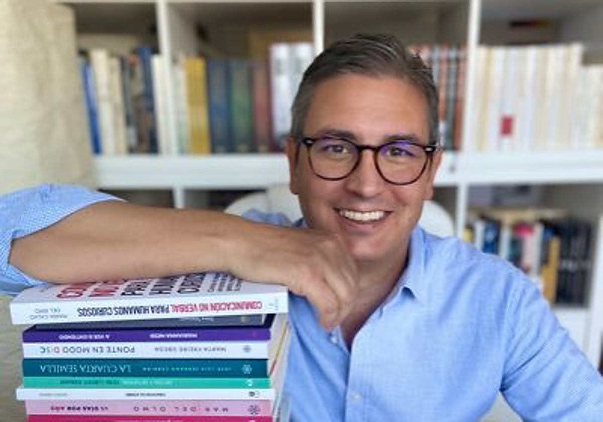 A Roger Domingo, al acabar la carrera de Humanidades en Barcelona, una beca le llevó a estudiar un máster de edición en Nueva York