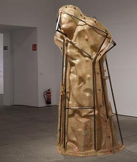 Imagen secundaria 2 - Detalle de algunas de las salas que alojan 'Vista parcial', de Aranberri, en el museo madrileño