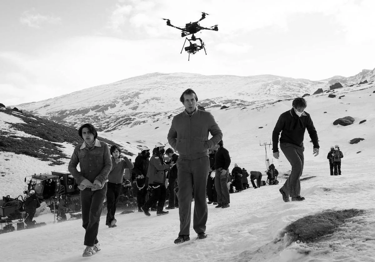 La aventura de rodar 'La sociedad de la nieve', una 'performance' para  viajar al corazón helado de las tinieblas
