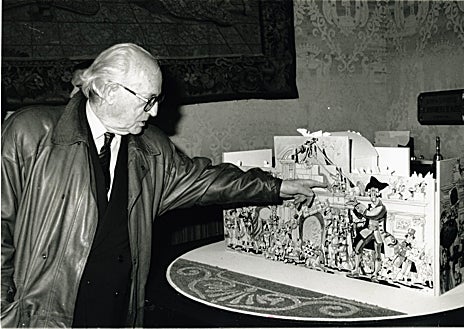 Imagen secundaria 1 - Distintas imágenes o viñetas de Mingote vinculadas a la Puerta de Alcalá