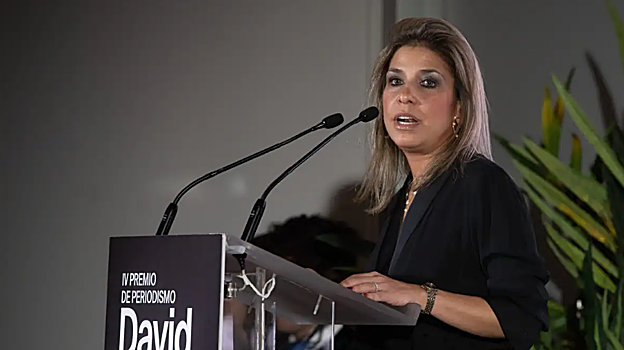 Karina Sainz Borgo: «Gistau era y es cosmopolita, como la España a la que llegué hace casi veinte años y a la que dediqué esta columna premiada»