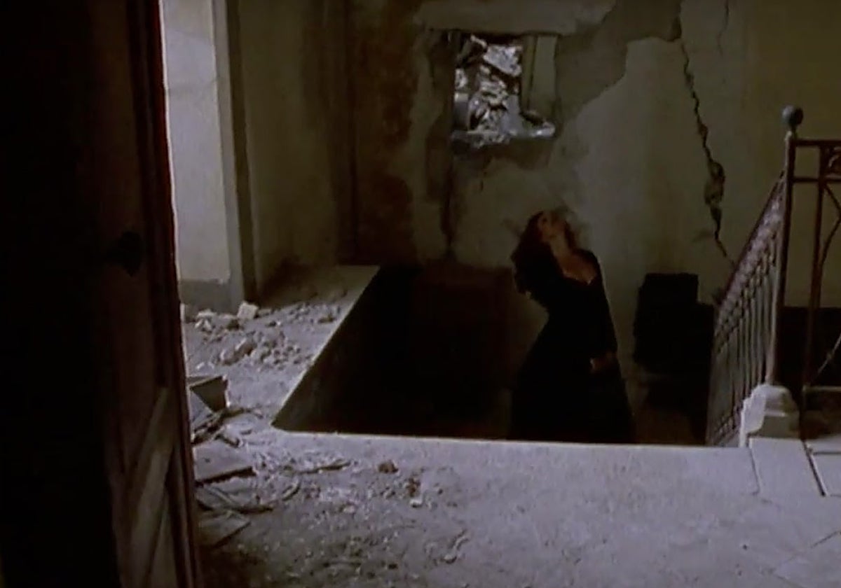 Hay un recomendable largometraje de Werner Herzog, titulado 'Muerte para cinco voces' de 1995 (arriba, una de sus enigmáticos fotogramas) en el que se narra la vida y tormento de Gesualdo