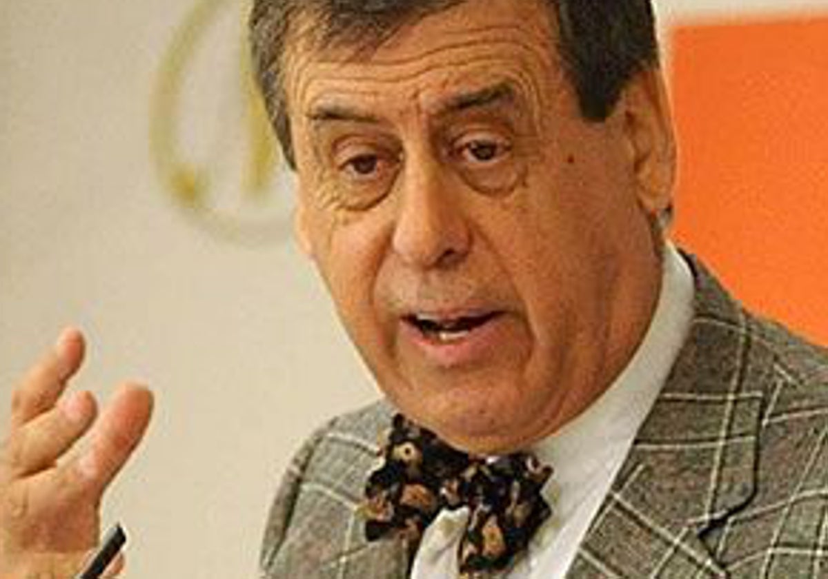 Francisco Sosa Wagner (Alhucemas, 1946) es escritor y docente universitario
