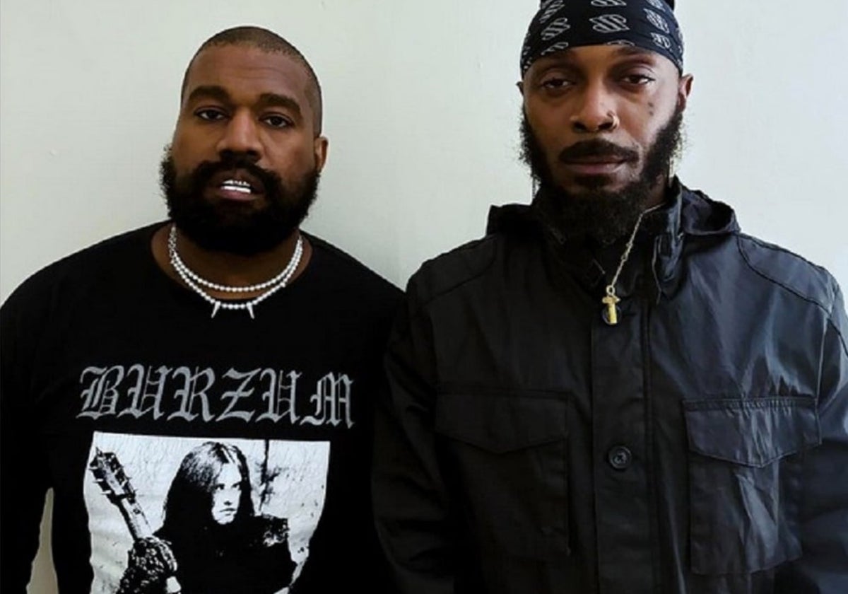 Kanye West (izquierda), junto al rapero Jpegmafia