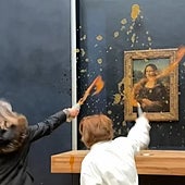 Activistas rocían sopa en el cuadro de la Mona Lisa en el Louvre de París
