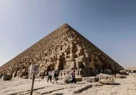 ¿El «proyecto del siglo» o un «absurdo»? Polémica en Egipto por el plan para revestir una pirámide de Giza