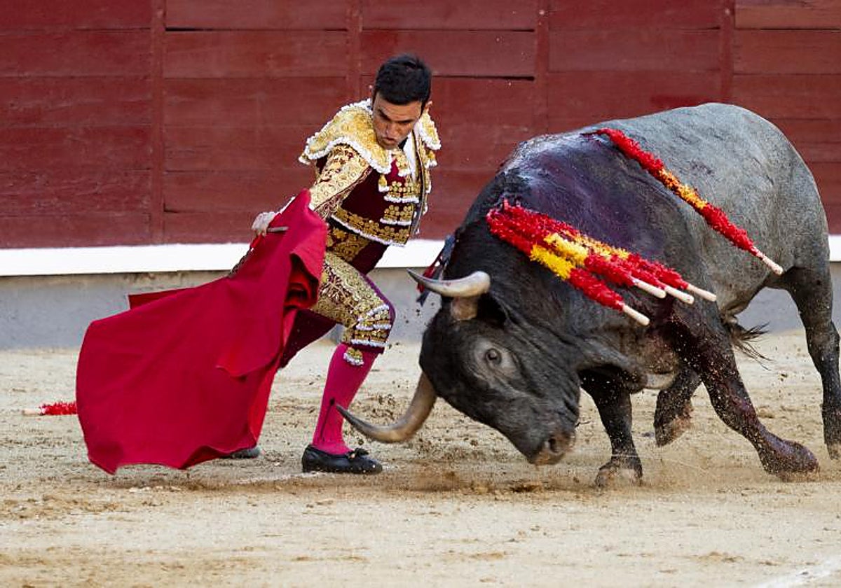 Sergio Serrano, en la Corrida de la Prensa de 2022 con toros de Victorino