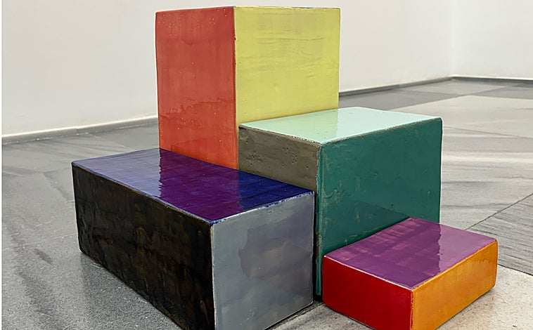 Imagen principal - Sobre estas líneas, las obras 'Melancholy' y 'Lieber Nicht'. Arriba, una de las esculturas del conjunto