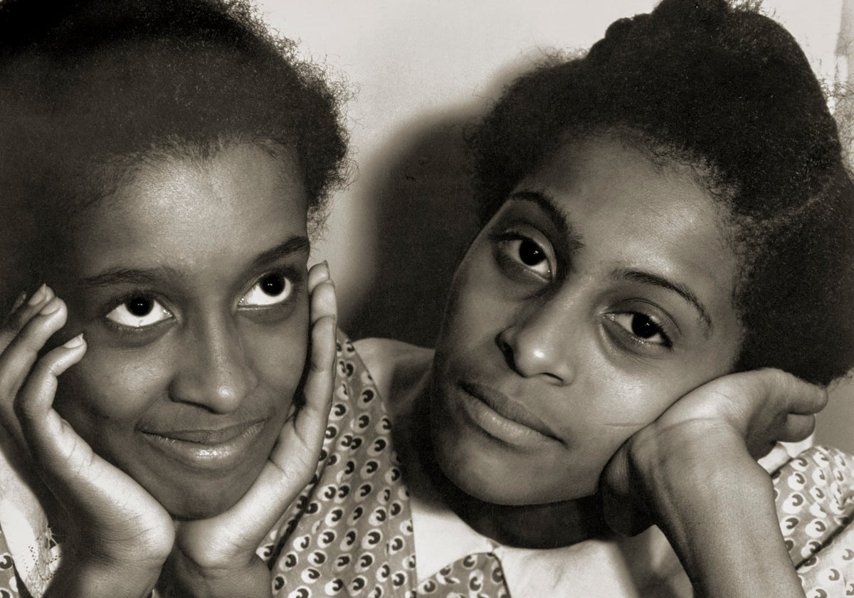 'Two Women, Harlem [Dos mujeres, Harlem]', ca. 1938.