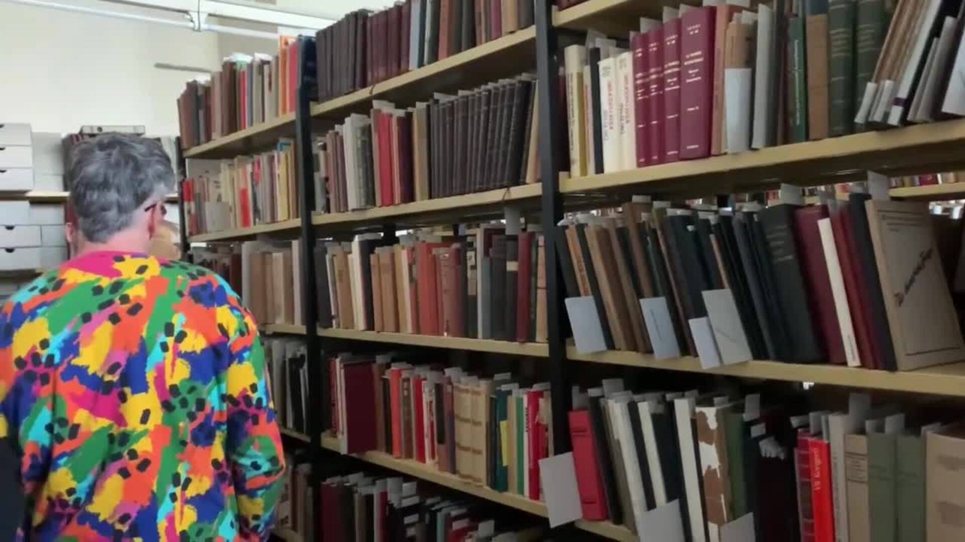 Benito Olmo, el escritor gaditano que sigue las huellas de los libros robados por los nazis