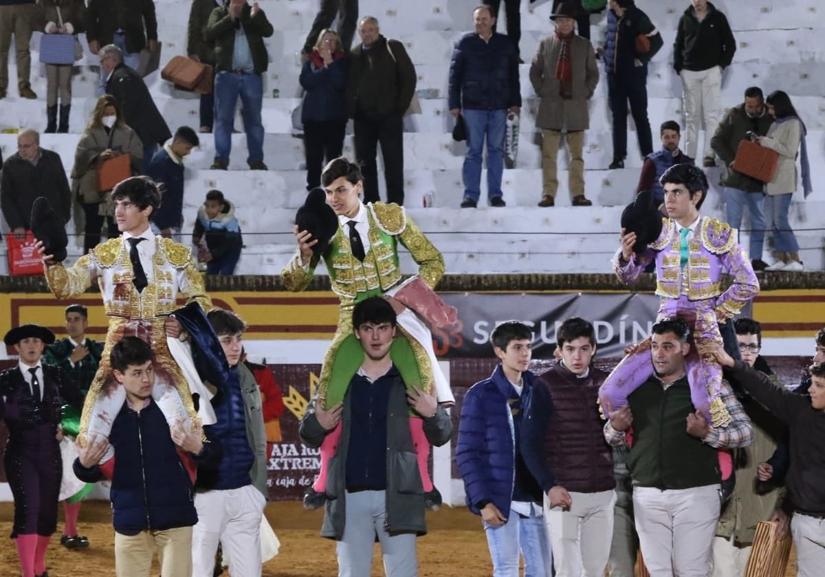 El Mella, Carlos Domínguez y Sergio Sánchez salen a hombros