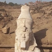 Hallan la cabeza perdida de una estatua de Ramsés II