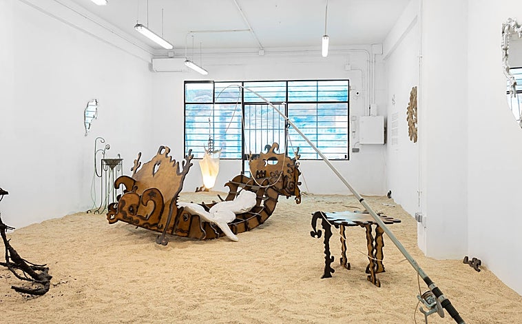 Imagen principal - De arriba a abajo, 