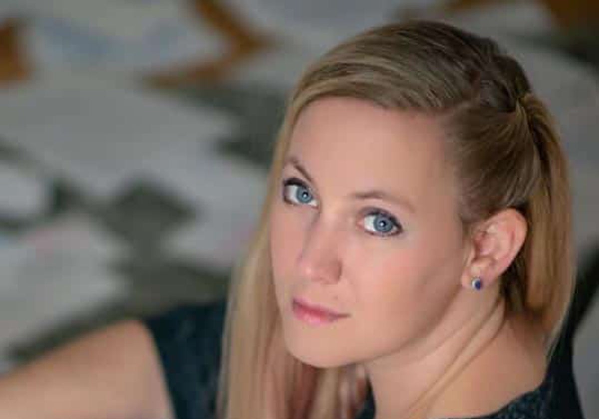 Rebecca Yarros ocupa el primer puesto con 'Alas de hierro' y el número 3º con 'Alas de sangre'