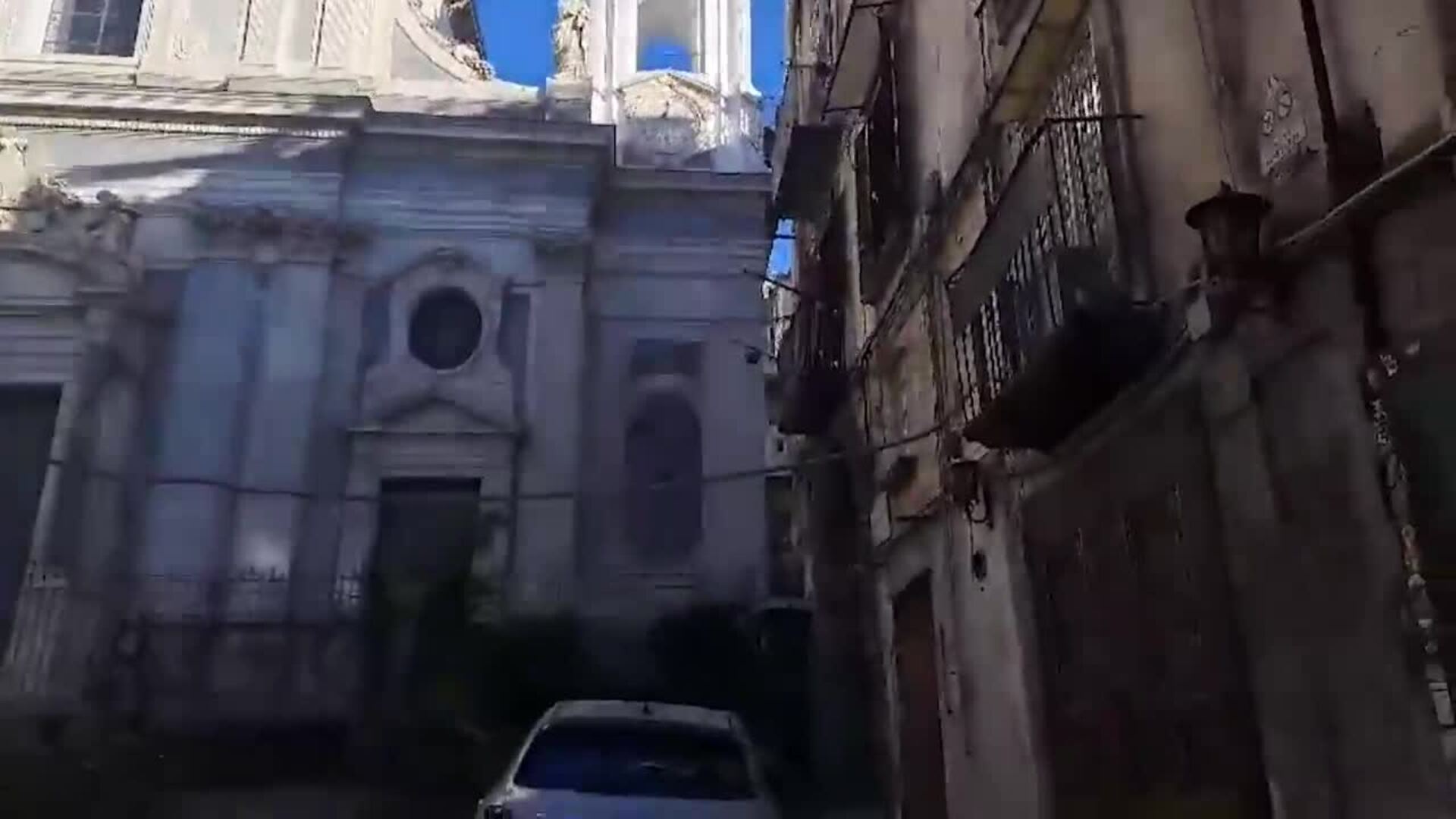 Una obra de Bansky amanece en Nápoles pintada con una intervención a favor de Gaza