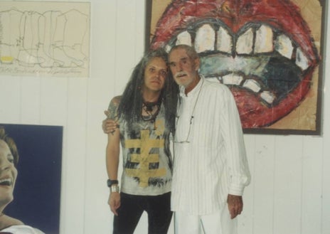 Imagen secundaria 1 - 1. Foto de 'Tatler Magazine' 2. Genesis y Timothy Leary, en 1994  3. COUM Transmissions en Kiel, Alemania, en 1975 (Pedro Nicopoulos)