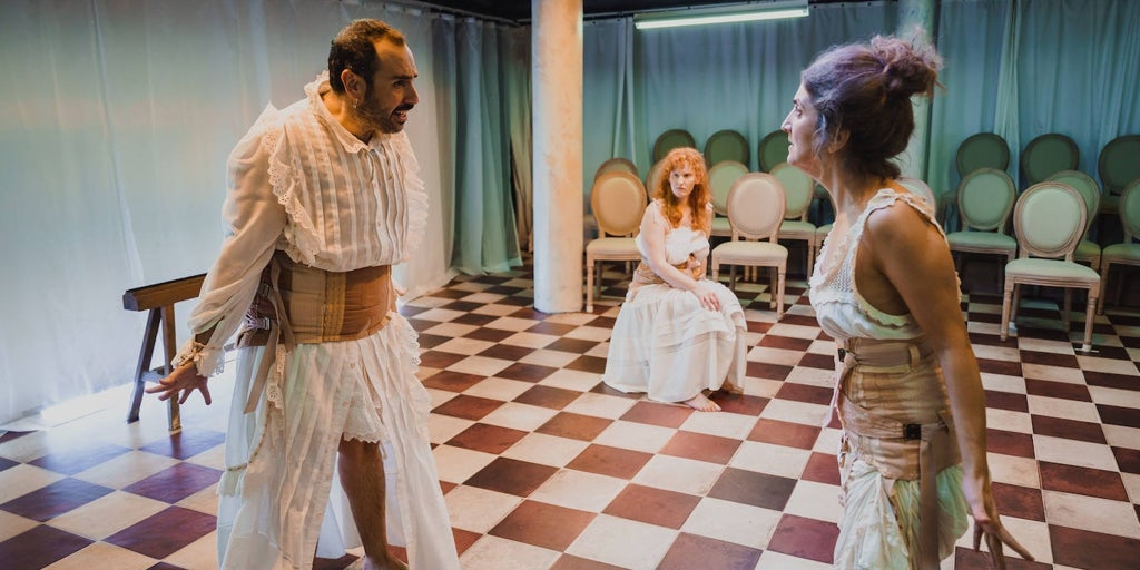 'Çılgın kadınların tiyatrosu': şenlikli ve gülünç bir elektroşok