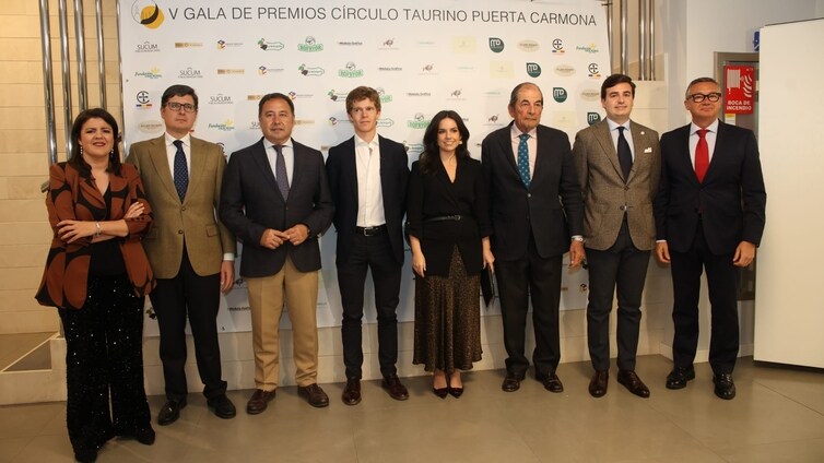 El Círculo Puerta Carmona premia a Borja Jiménez y a Miura: «No esperaba tener una vitrina tan grande»