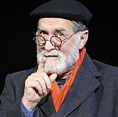 'La lucha por la vida': un montaje monumental e irregular